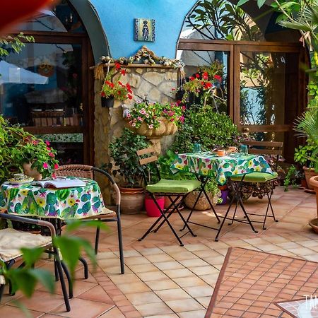 שאקה La Finestra Sul Cortile B&B מראה חיצוני תמונה