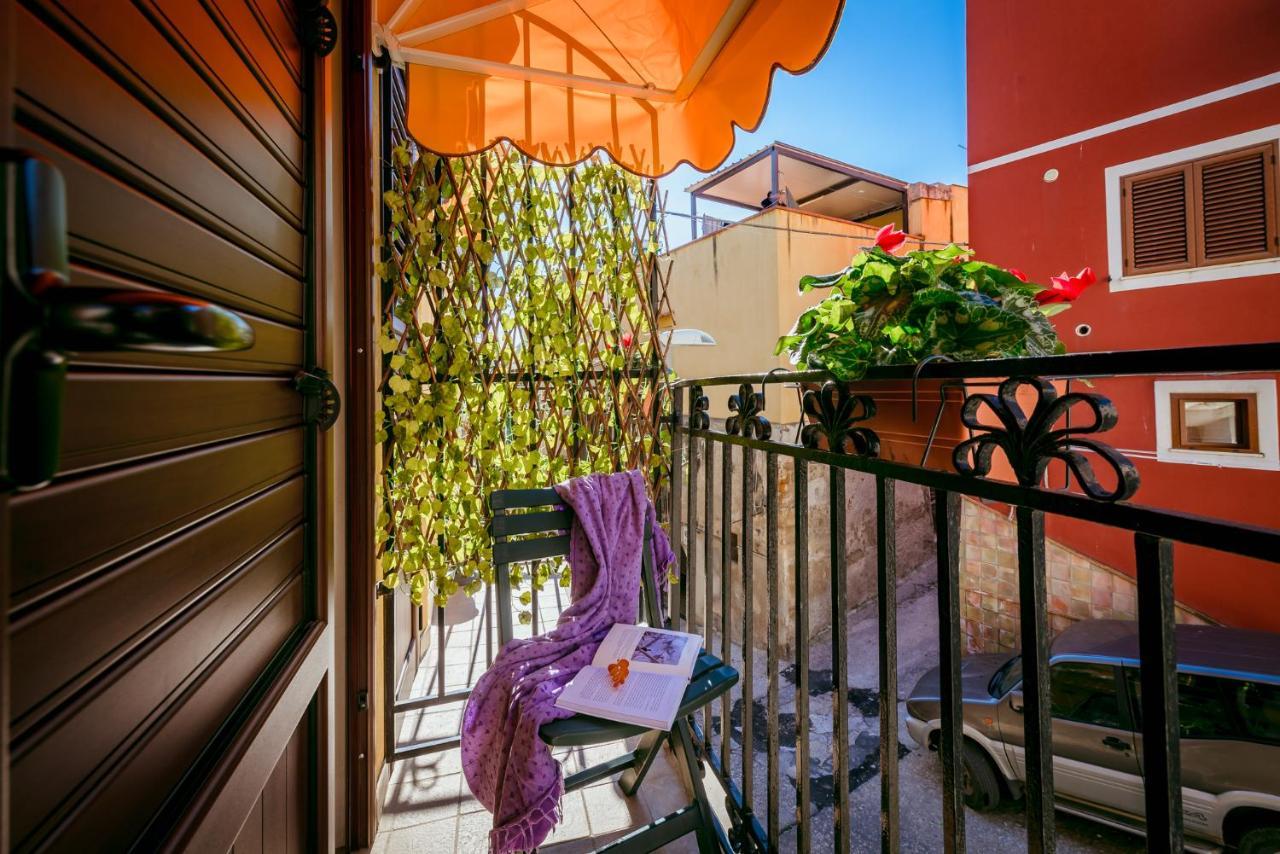 שאקה La Finestra Sul Cortile B&B מראה חיצוני תמונה