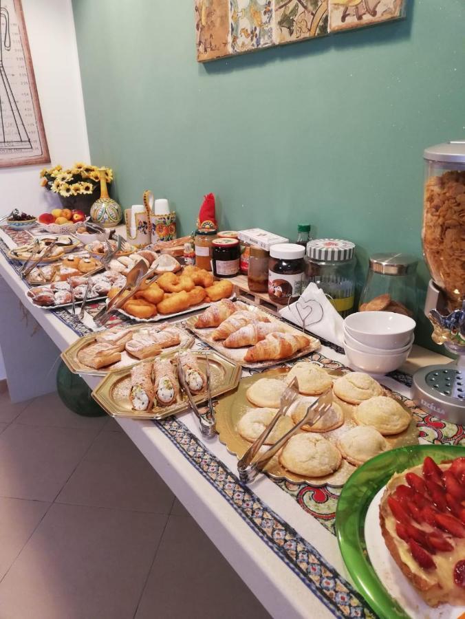 שאקה La Finestra Sul Cortile B&B מראה חיצוני תמונה