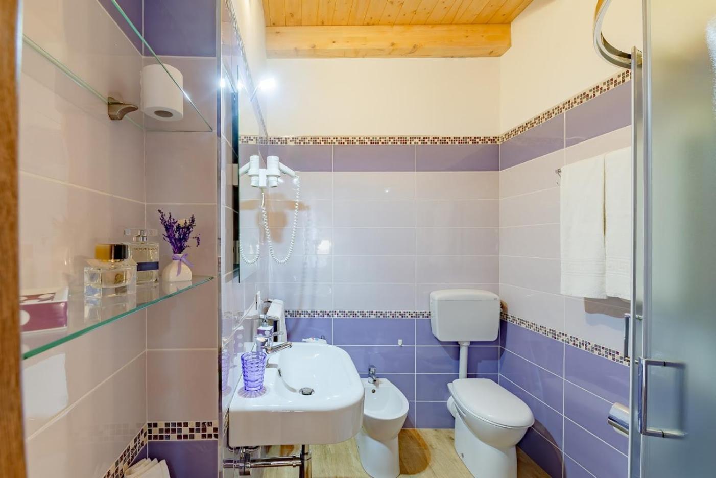 שאקה La Finestra Sul Cortile B&B מראה חיצוני תמונה