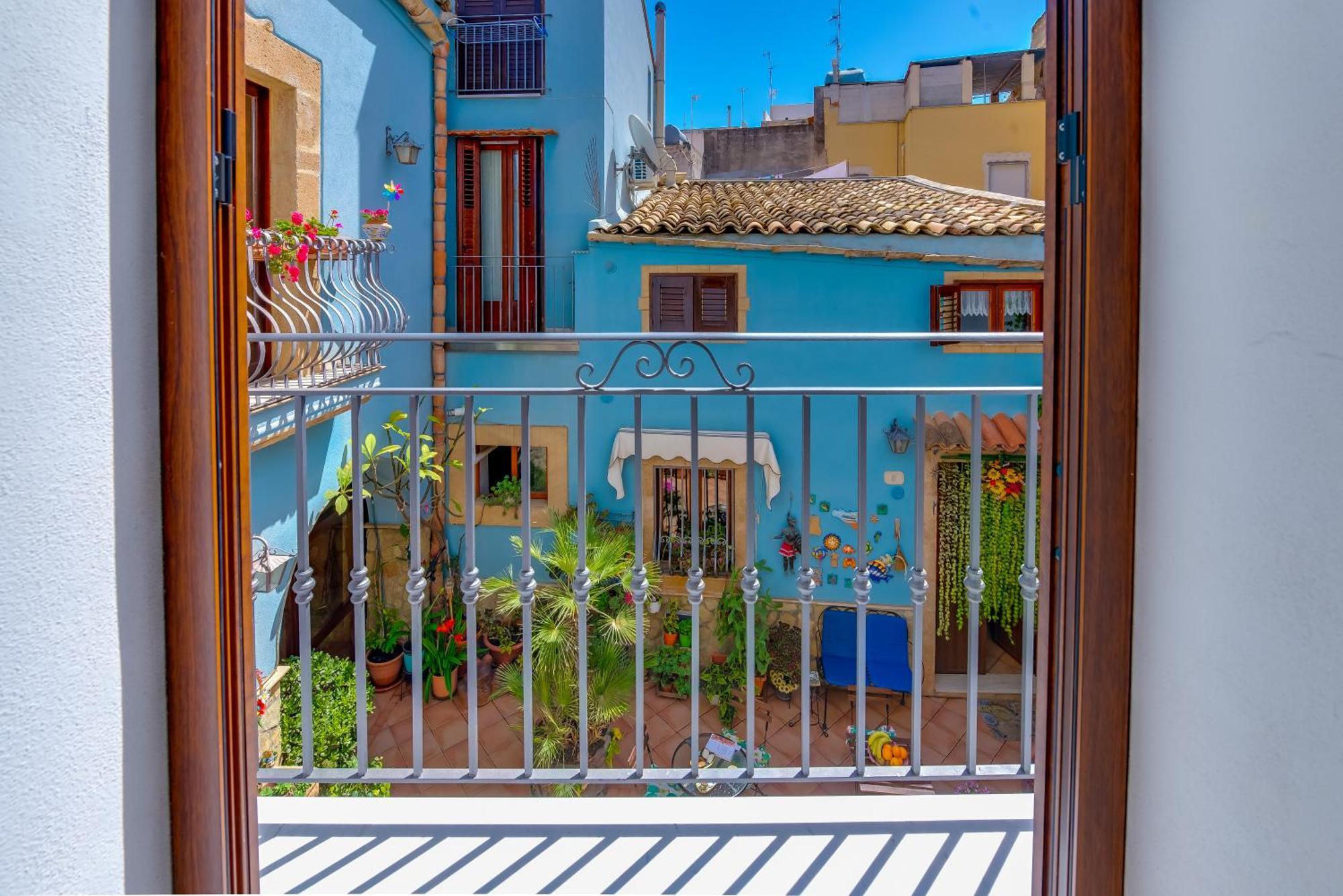 שאקה La Finestra Sul Cortile B&B מראה חיצוני תמונה